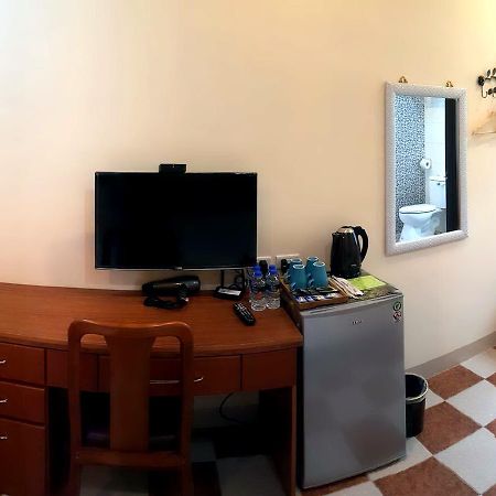 J. Home Kaohsiung Extérieur photo