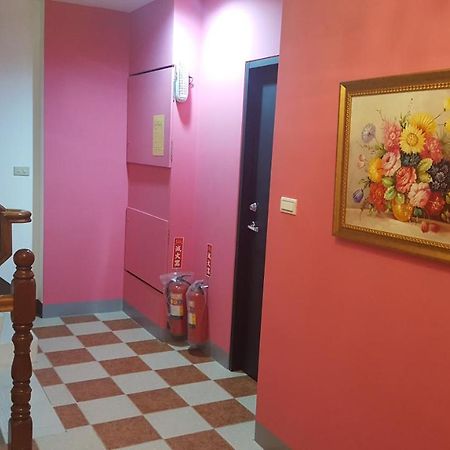 J. Home Kaohsiung Extérieur photo