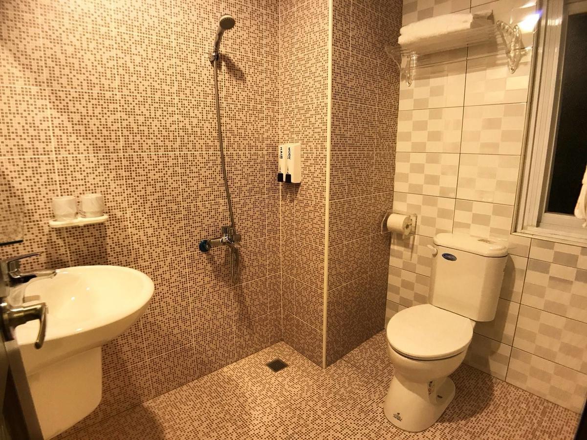 J. Home Kaohsiung Extérieur photo