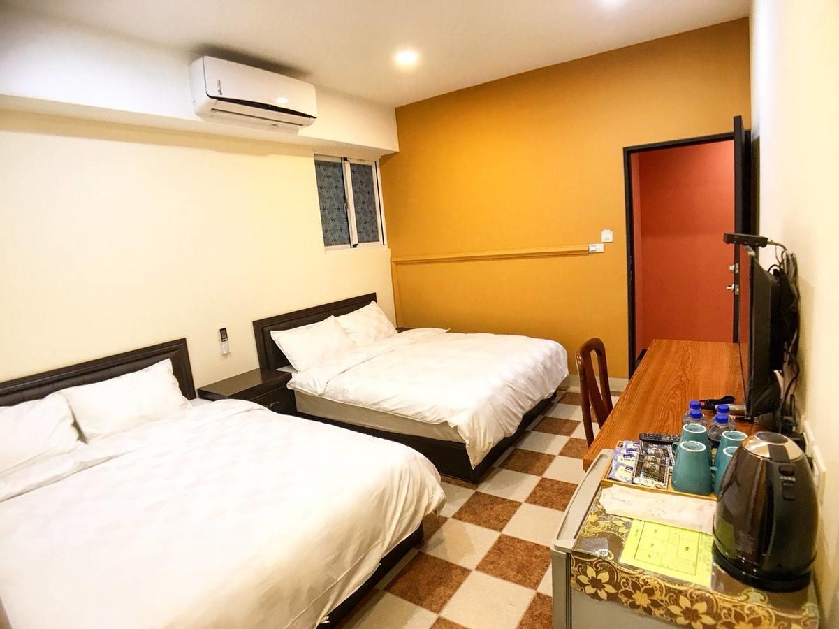 J. Home Kaohsiung Extérieur photo