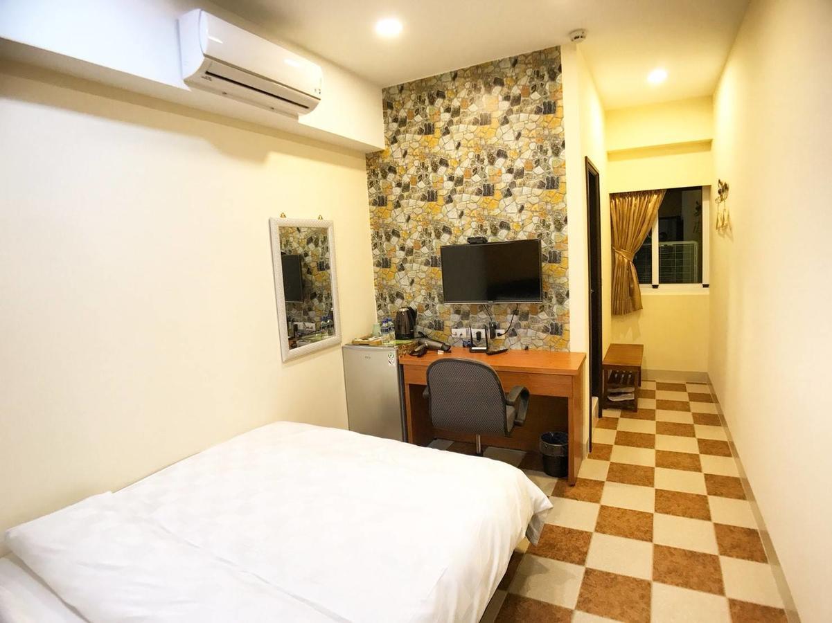 J. Home Kaohsiung Extérieur photo