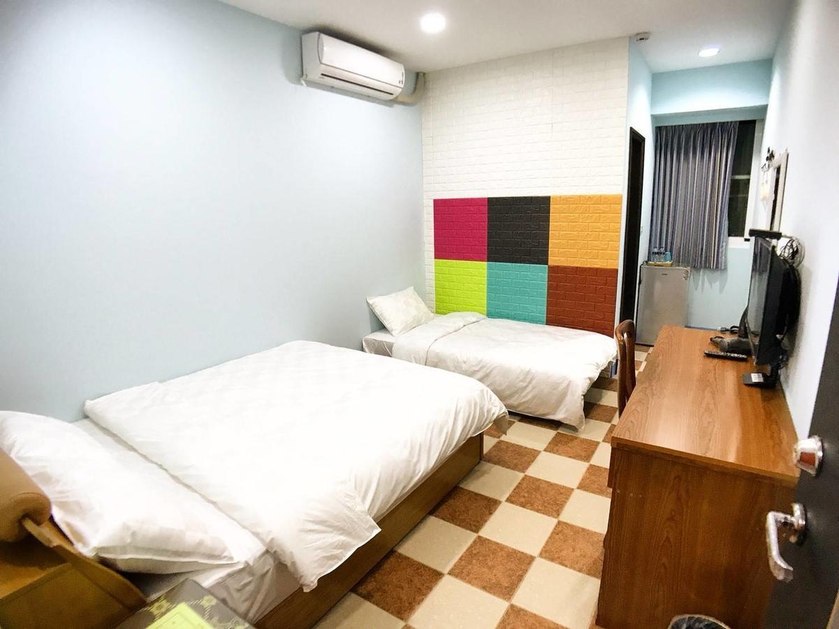 J. Home Kaohsiung Extérieur photo