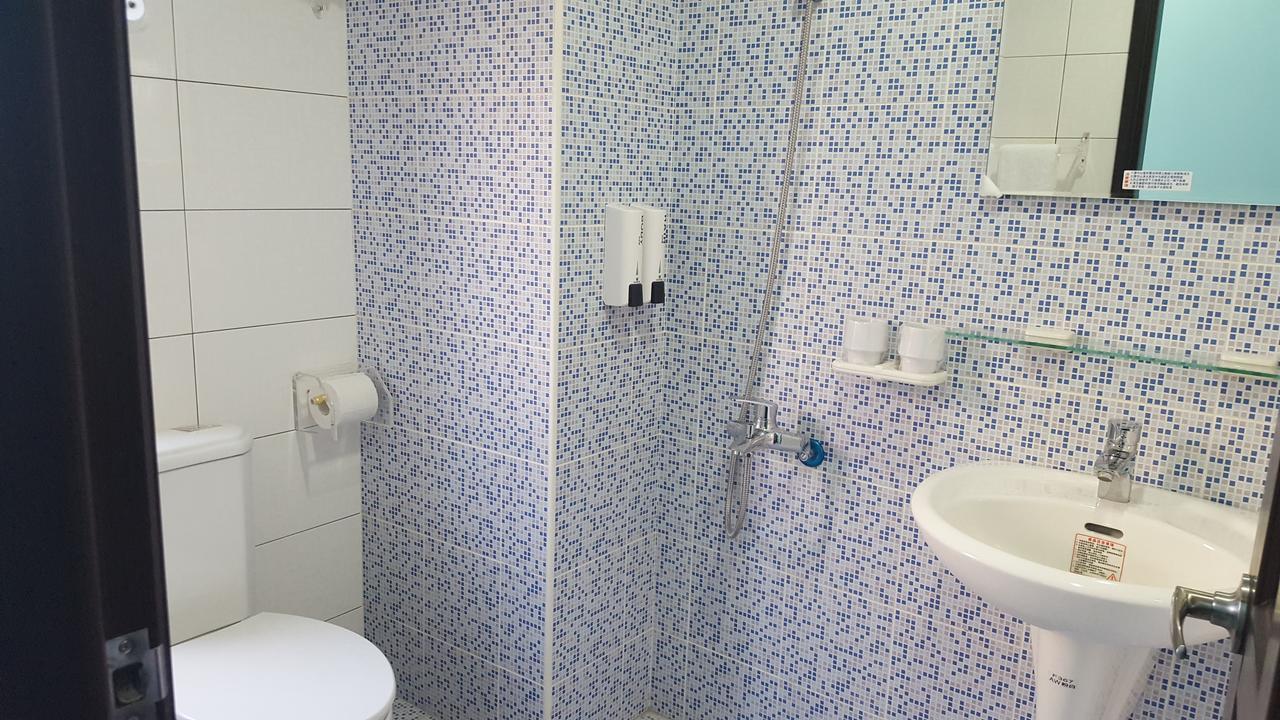 J. Home Kaohsiung Extérieur photo