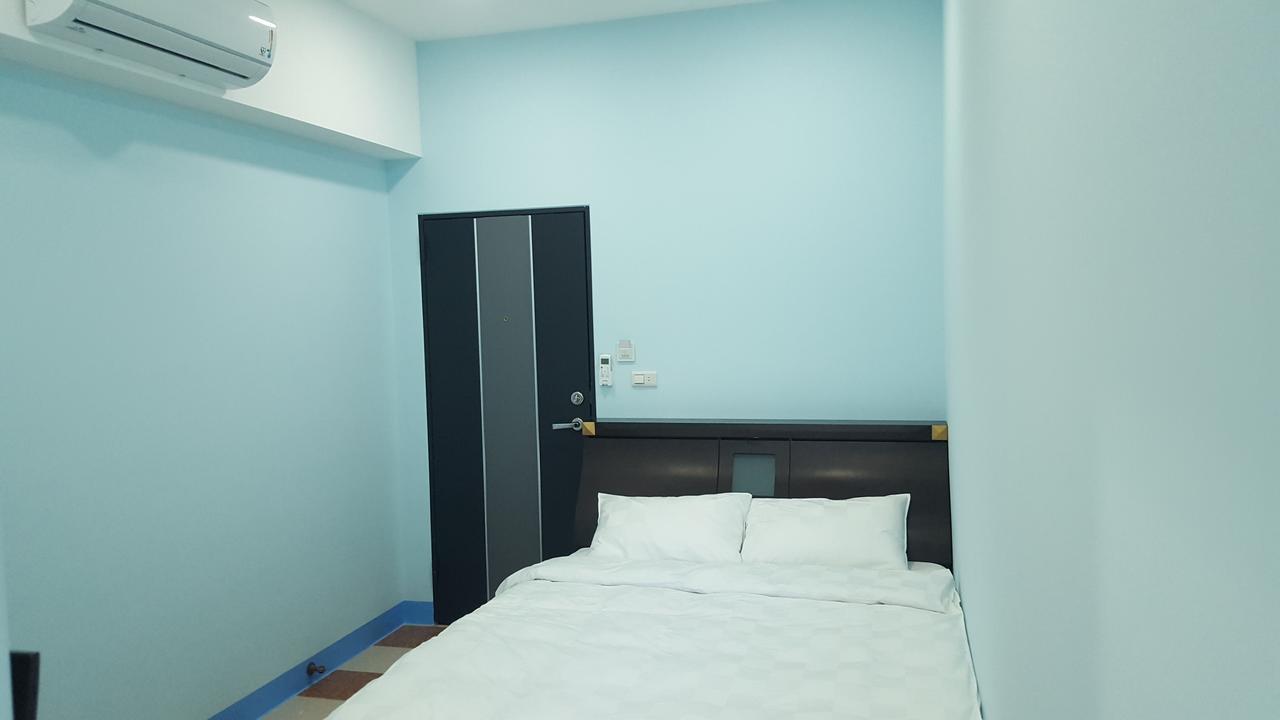 J. Home Kaohsiung Extérieur photo