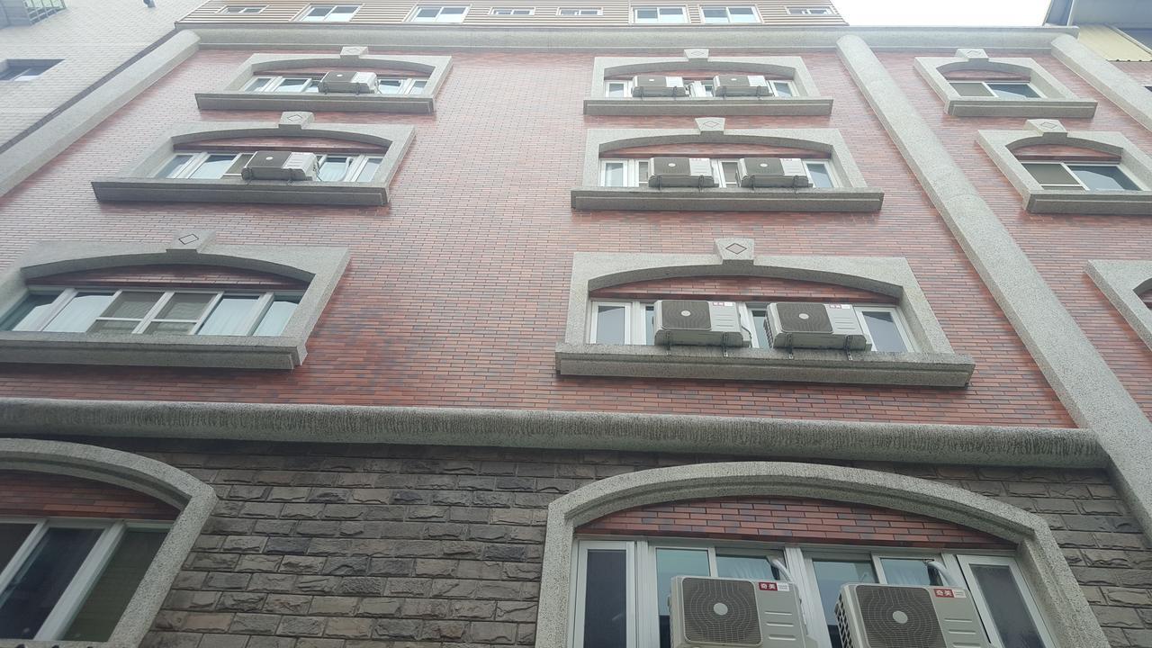 J. Home Kaohsiung Extérieur photo