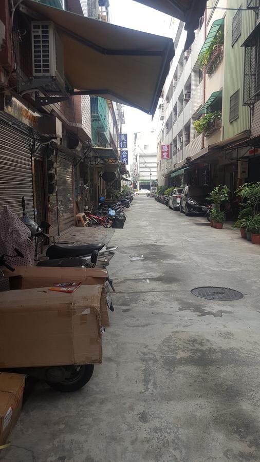 J. Home Kaohsiung Extérieur photo
