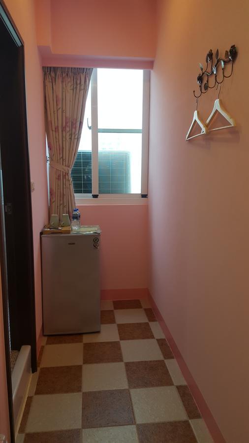 J. Home Kaohsiung Extérieur photo