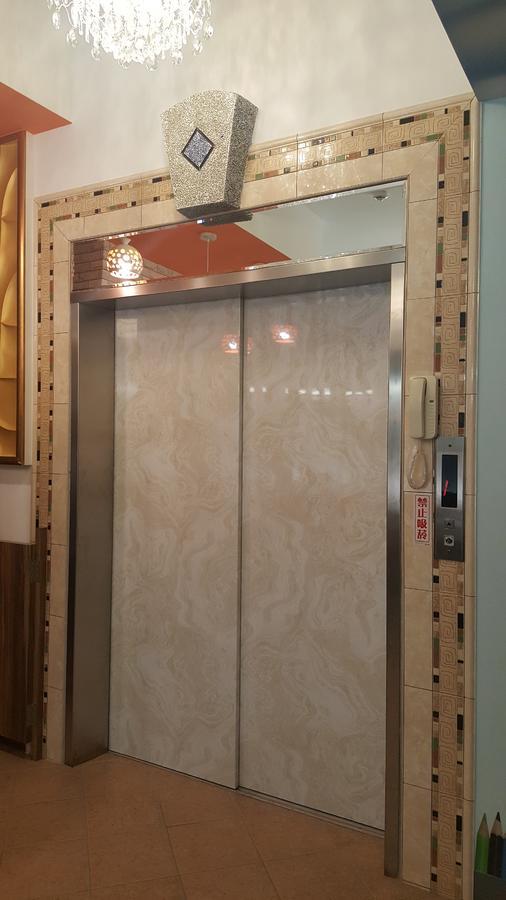 J. Home Kaohsiung Extérieur photo